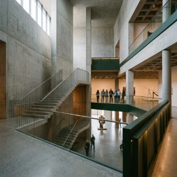Perché i sistemi di guida turistica perdono il segnale negli edifici di grand...